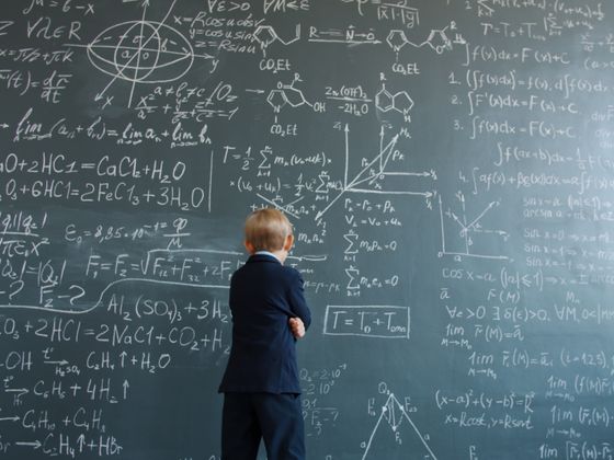 Formula de Benjamin Graham, la formula para saber el precio de una acción según el valor intrínseco.